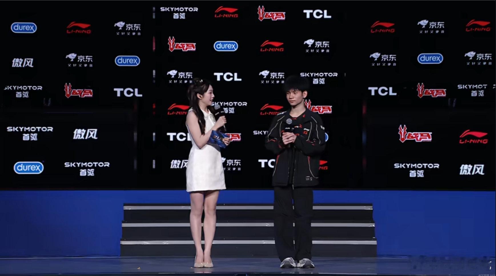 HongQ：蛮王是Xiaoxu自己比较想玩，永恩是Junjia希望我是一个AD英