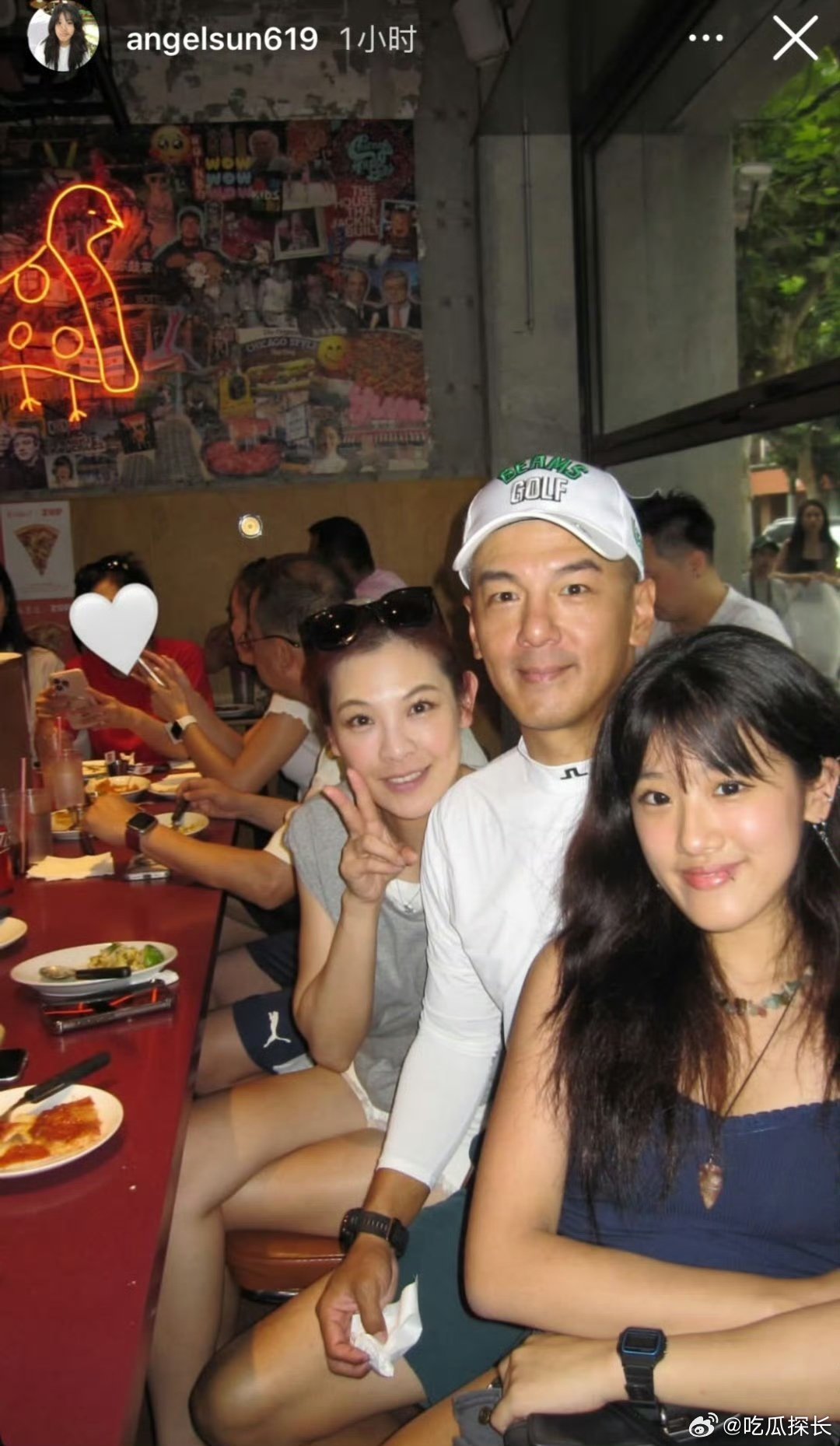 贾静雯大女儿晒和爸爸继母合照 梧桐妹晒出和爸爸孙志浩、继母的合照超有爱，亲爸亲妈