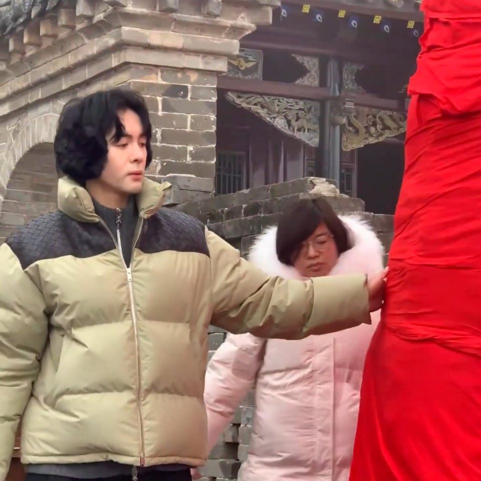 大孤山到底有谁在啊白鹿孟子义一起去了大孤山 这是在干什么？拍综艺吗？还是私人行程