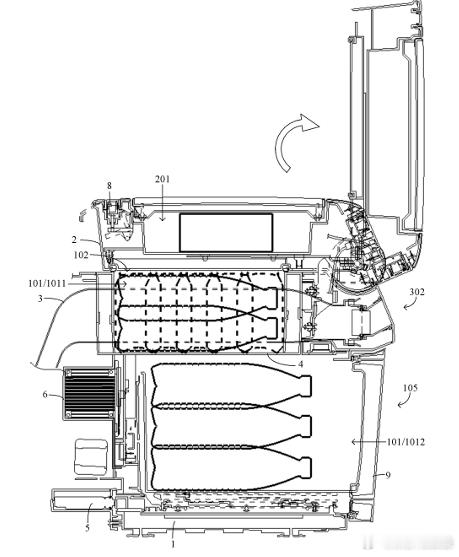 方便前排使用的双层扶手箱冰箱，你要不说我还以为是自动装弹机呢上层竖着可以放5瓶易