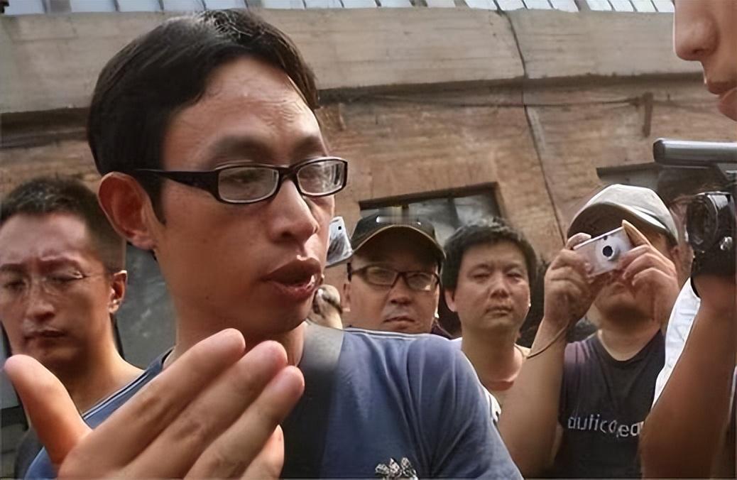 18年前汶川地震，丢下学生逃跑的那位老师，如今的生活出乎意料。2008 年汶川地