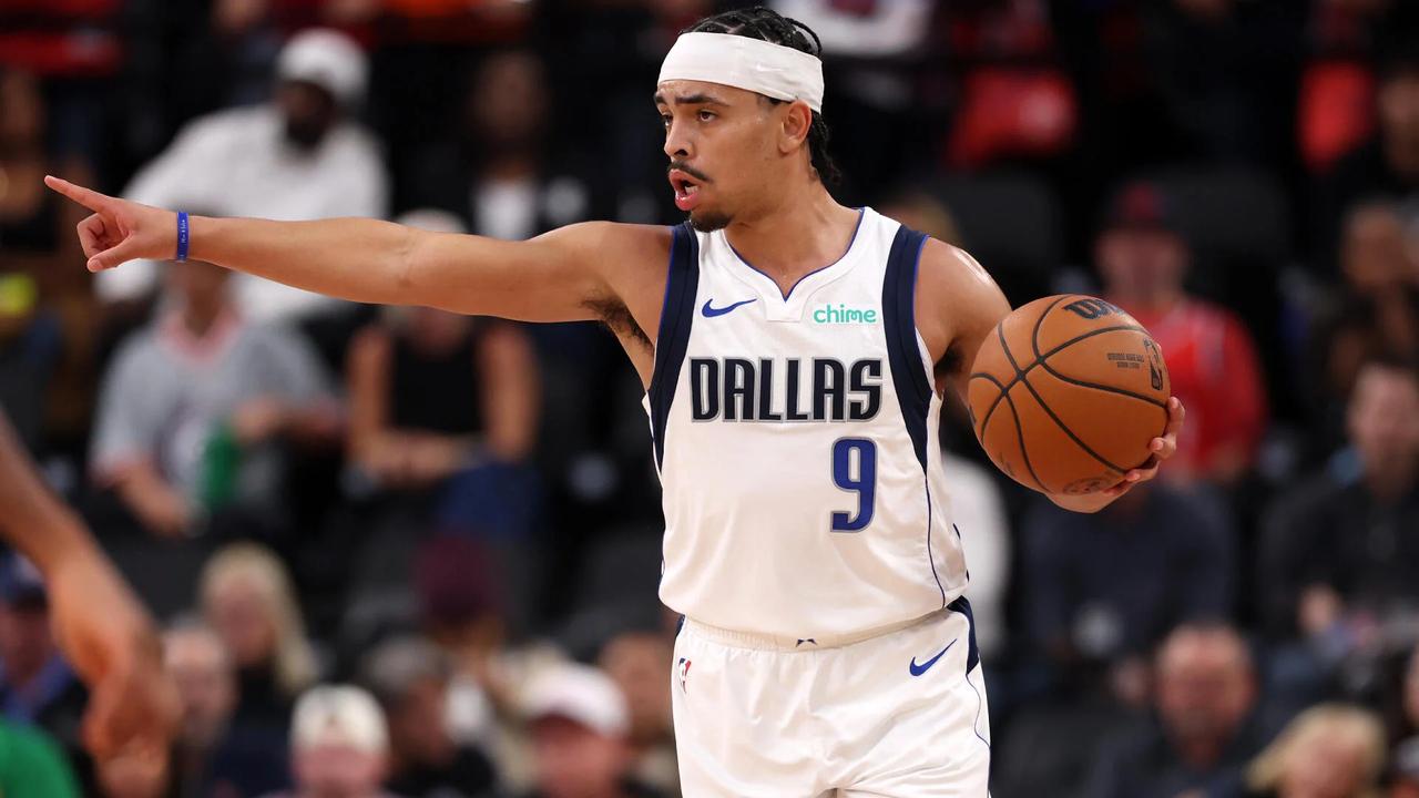 达拉斯独行侠正计划将瑞安·内姆哈德的双向合同转为标准NBA合同，据《The St