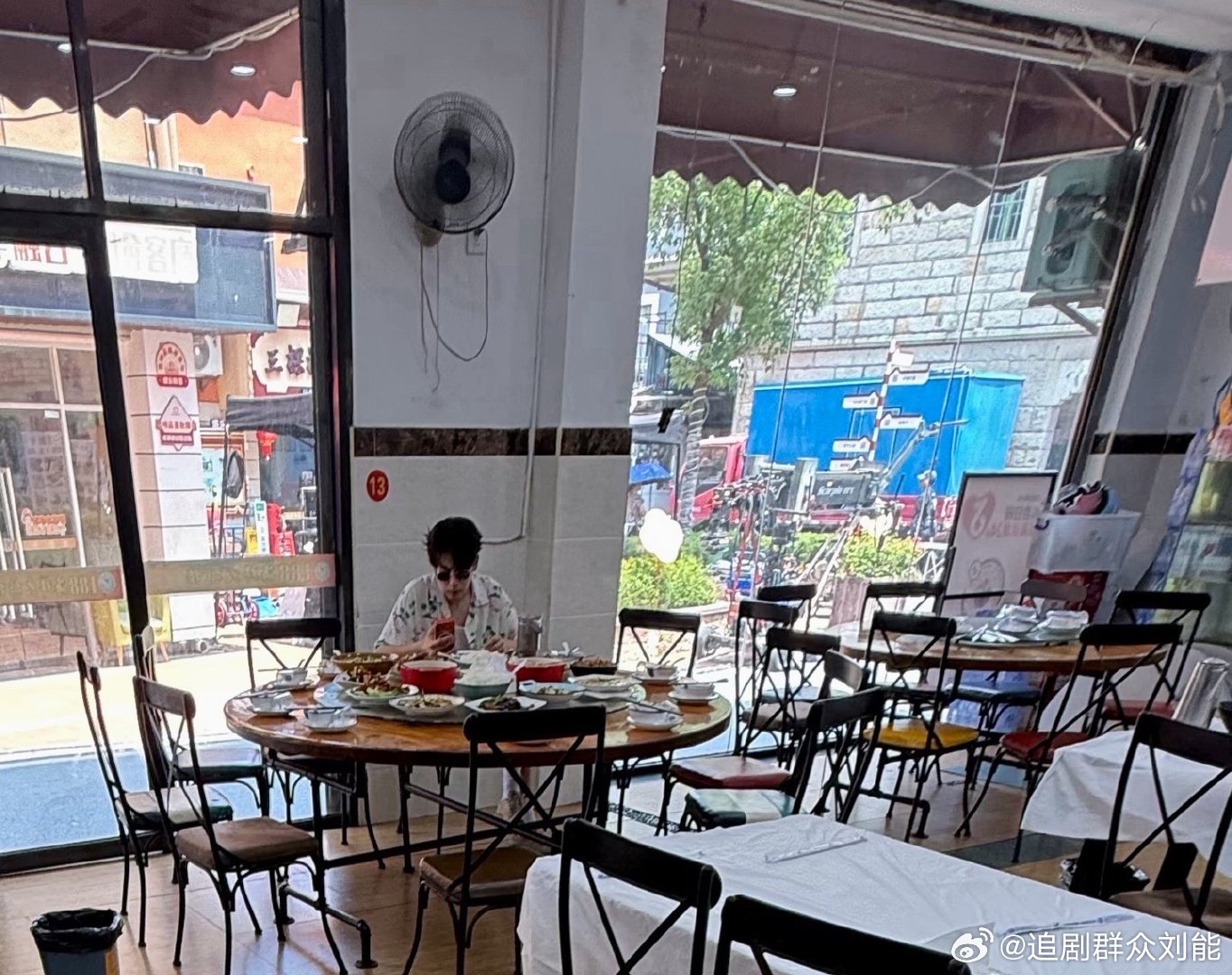 胡先煦来我们家吃饭了胡先煦来我们家吃饭了！怎么知道胡先煦来我们家吃饭了