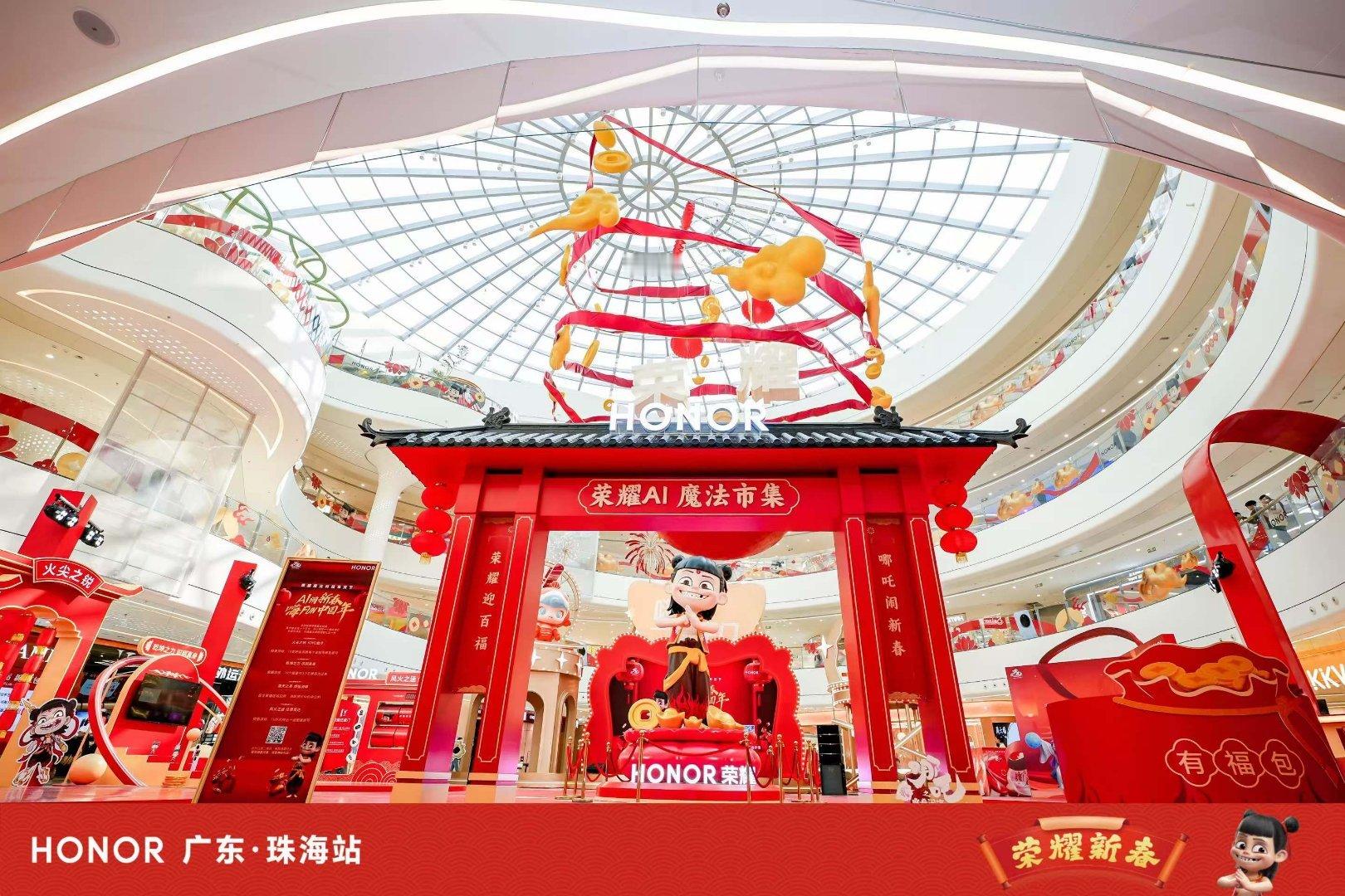 哪吒2票房超114亿 哪吒2全球票房TOP11 珠海万达广场内的哪吒巨型雕塑即将