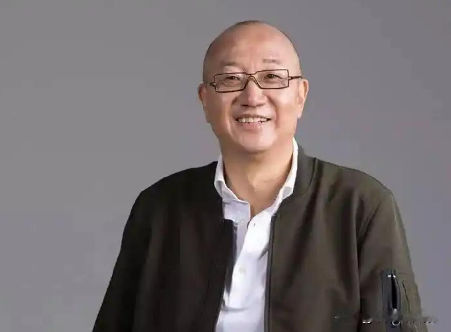 【中国房地产行业的领军人物冯仑】“商铺应该抓紧卖，未来应该不会有什么价值！”
