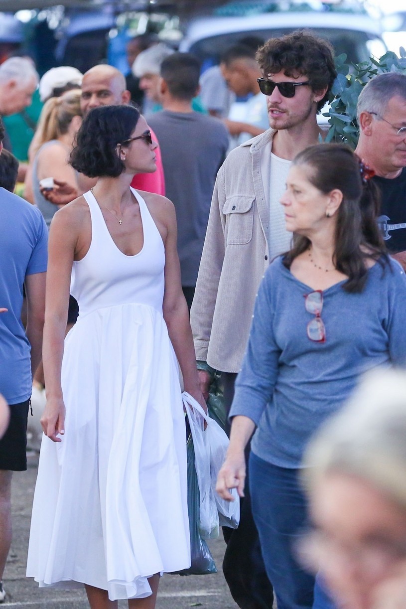 Shawn Mendes和女友Bruna Marquezine 19日里与热内卢