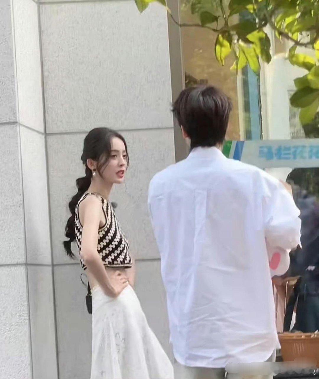 娜扎是内娱里受畸形审美影响最大的女星了吧……都已经瘦成“骷髅”了[裂开] ​​​