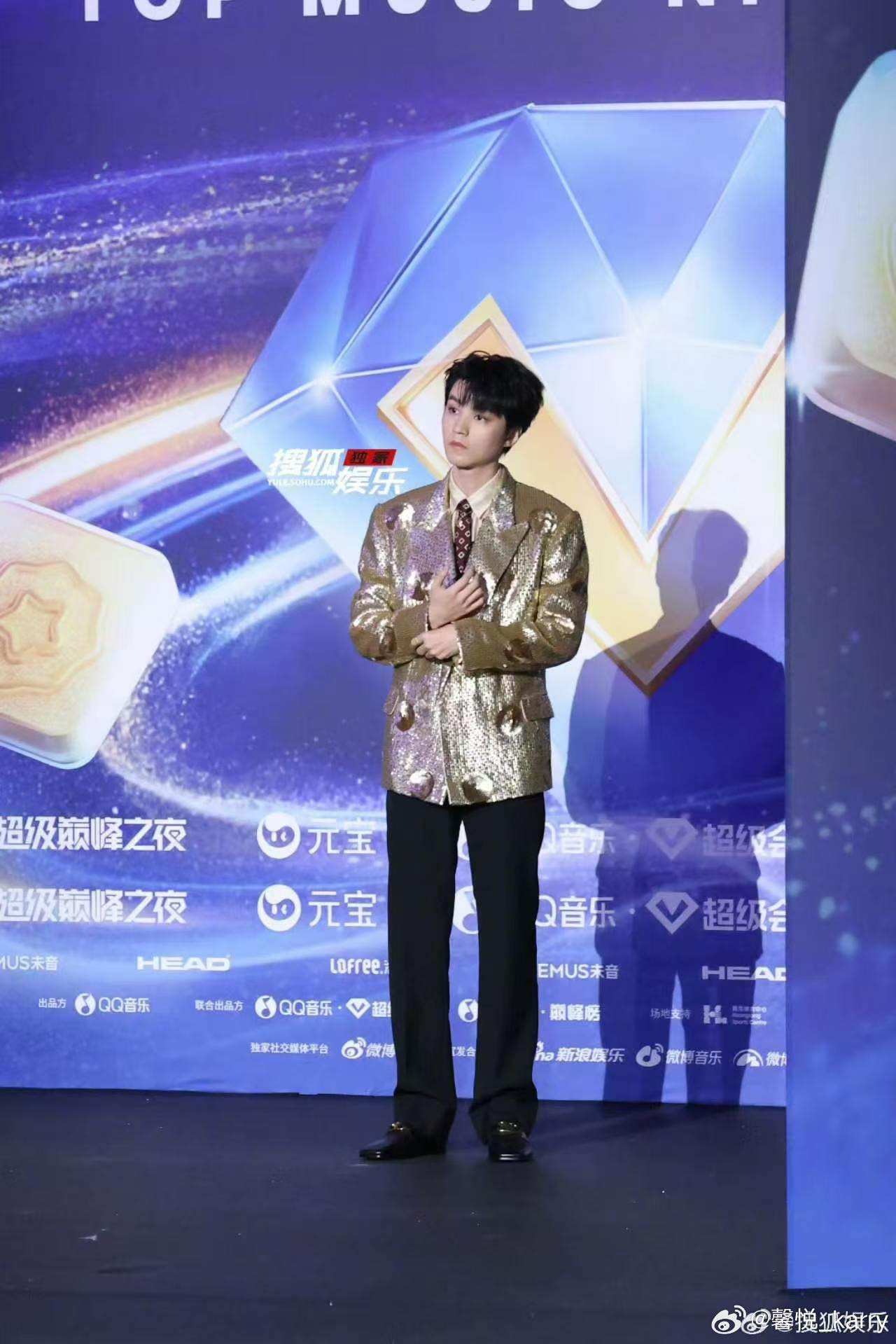 周传雄回应帮王俊凯写歌 周传雄在活动中回应写歌一事，不吝赞美之词，认为王俊凯不仅