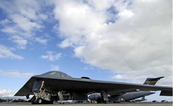 美国B-2轰炸机是中国克星？它能吓退几乎所有对手，但对中国它最多只有一次机会！说