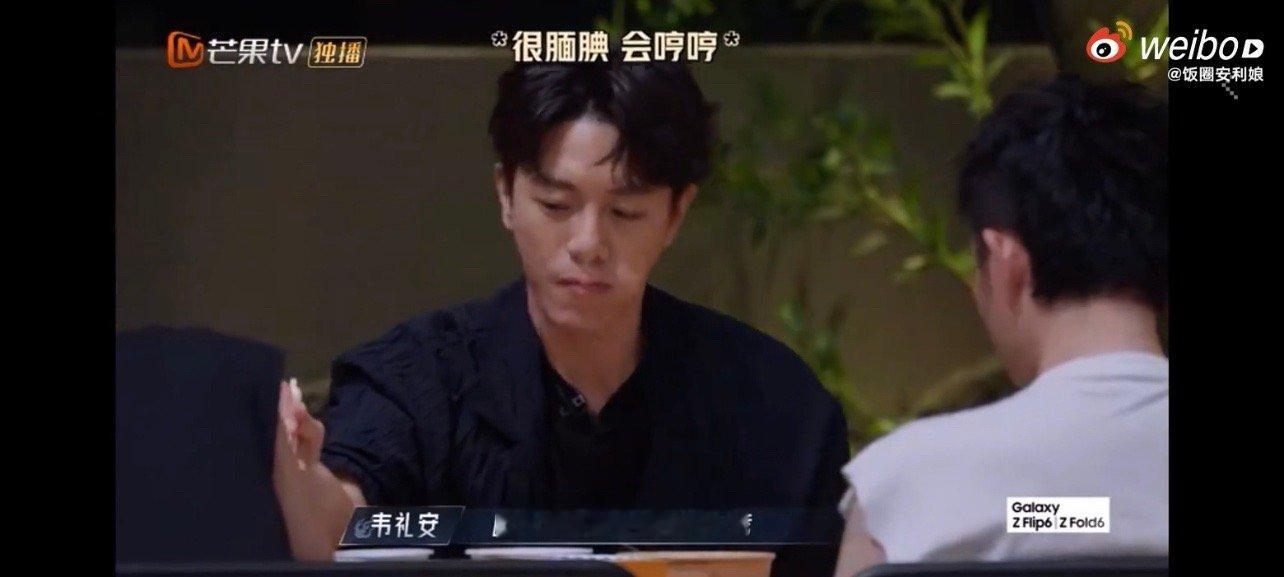 #王铮亮尴尬# 看到王铮亮尴尬的模样之后，感觉e人好像生活在i人的队里也是不太容