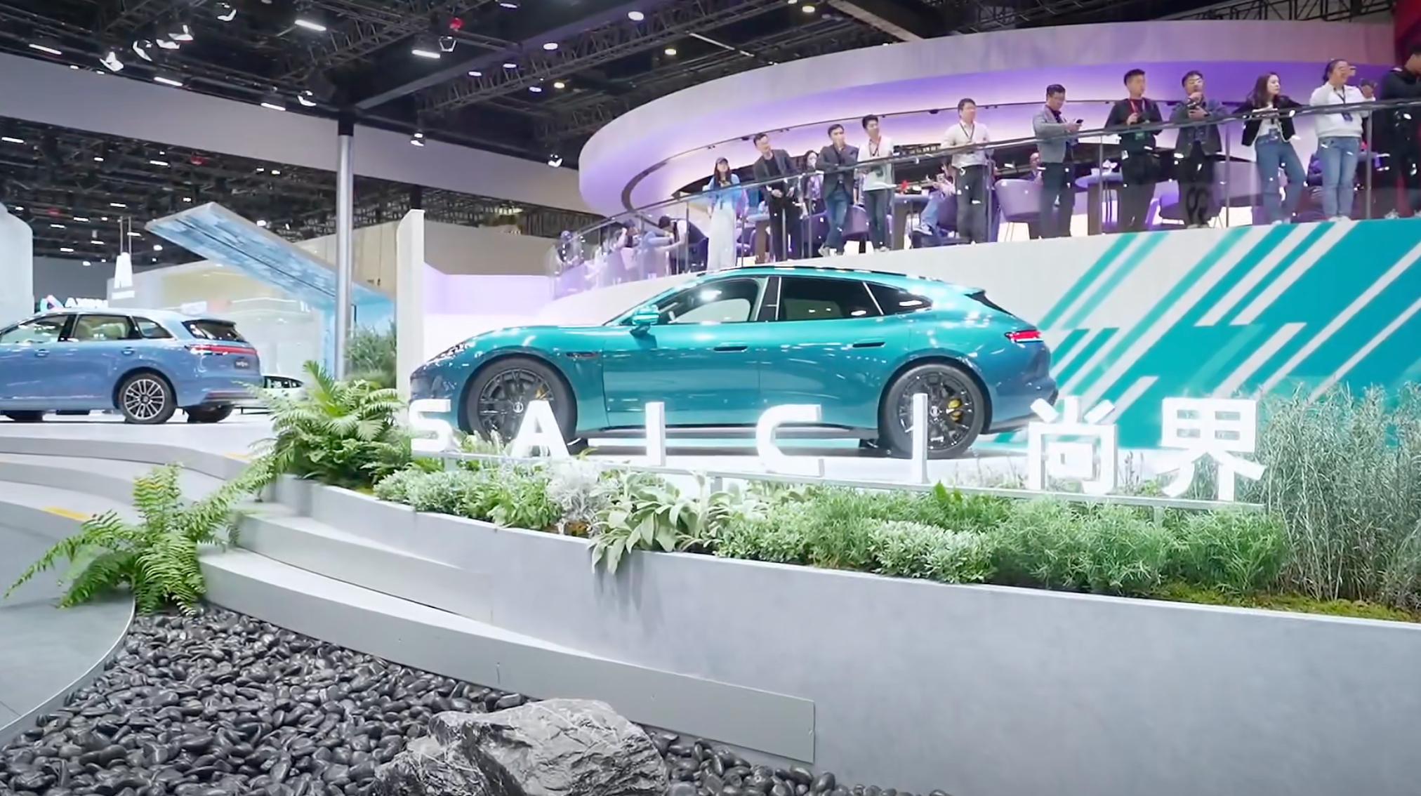 贾健旭现场尚界Z7小订转大定北京车展尚界Z7直播太圈粉了，许多在现场的小订车主跟