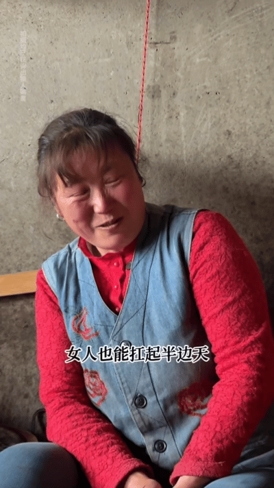 吴克群用行动打动挑山工吴克群致敬每一个扛起生活的人山间长路承载岁月辛劳，挑山工弯