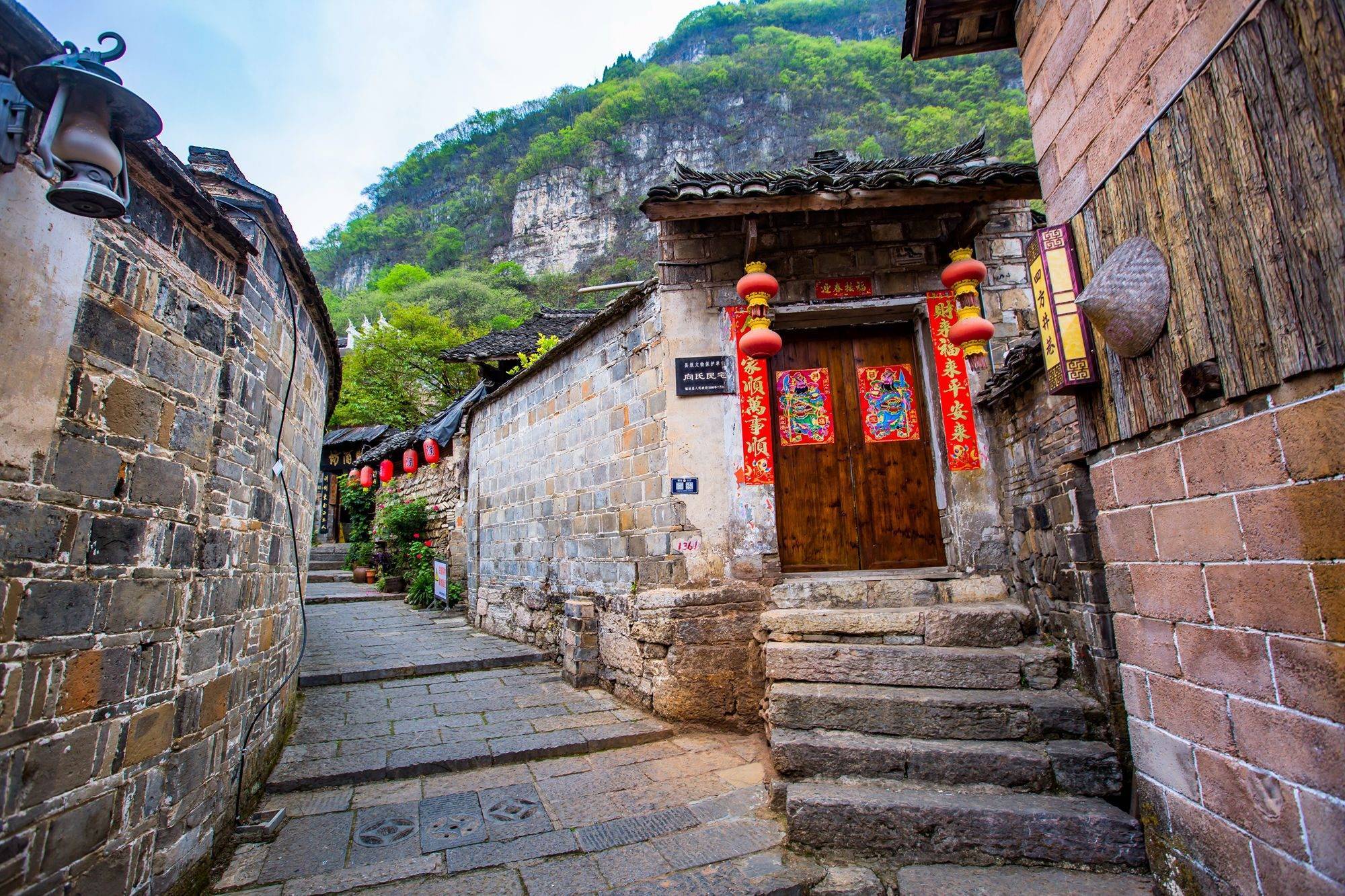 贵州向全国发出冬日邀请函 冬日的贵州，是一幅被大自然精心晕染的水墨长卷，正等待着