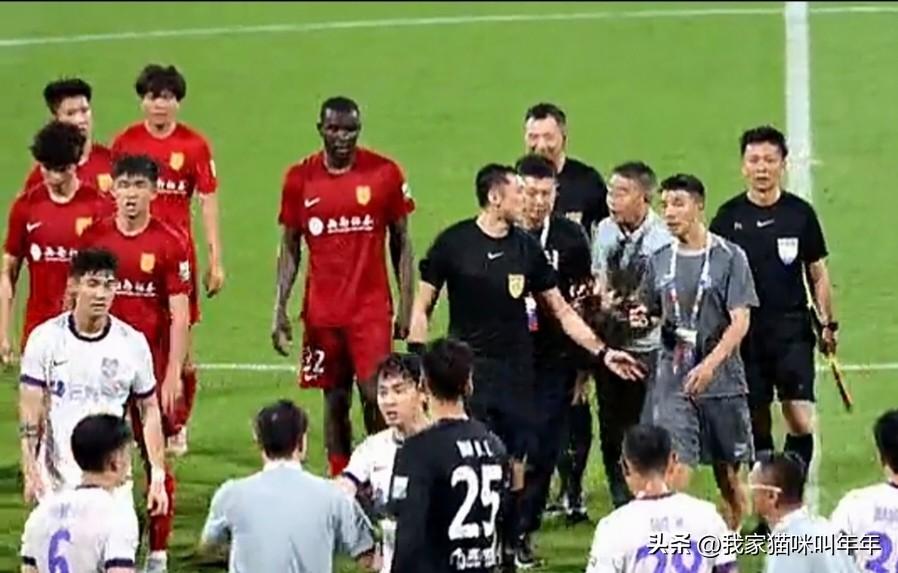 津门虎输球又输人，赛后集体围攻裁判，这是破罐子破摔，已经做好了降入中甲的准备吗？