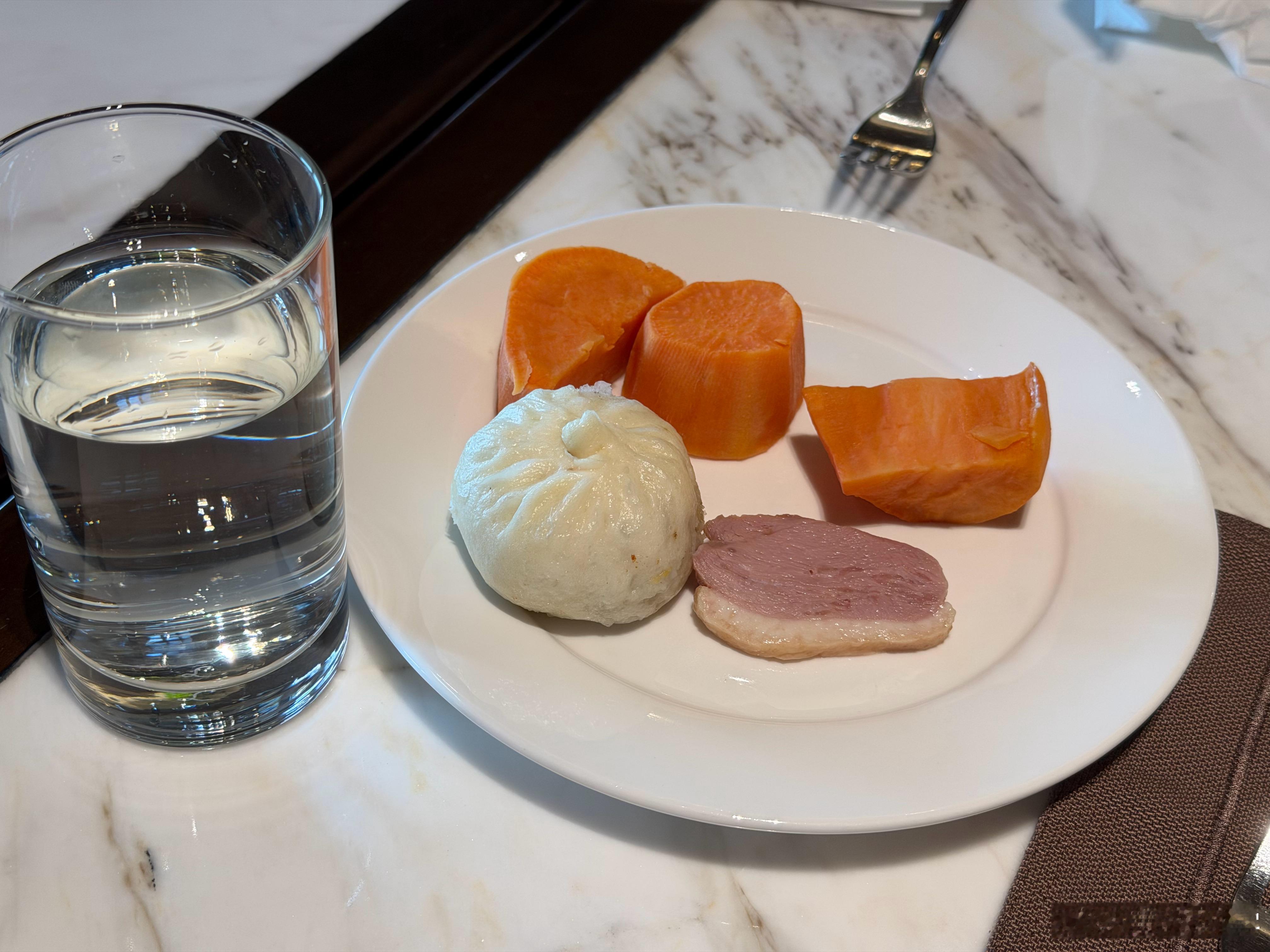 轻食简餐，早上八点开始营业 