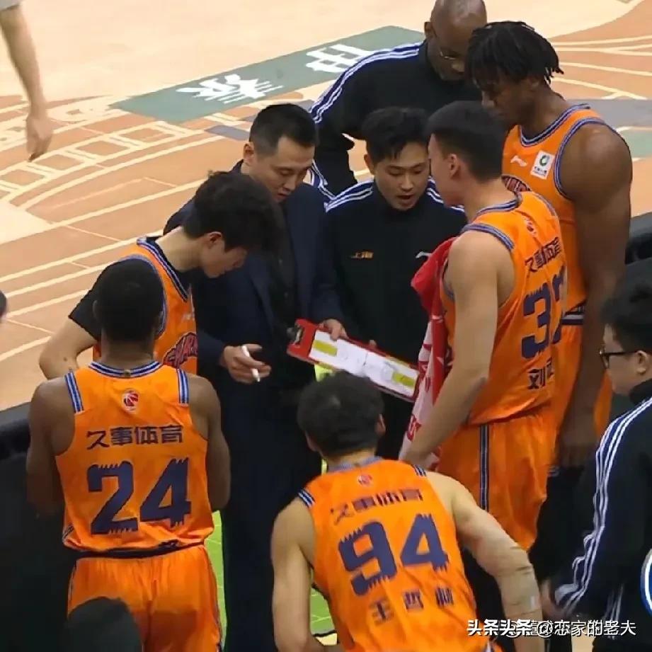 CBA四强争冠球队，前两名可称板上钉钉，后两名最后悬念很大，两个教练也很不顺心，