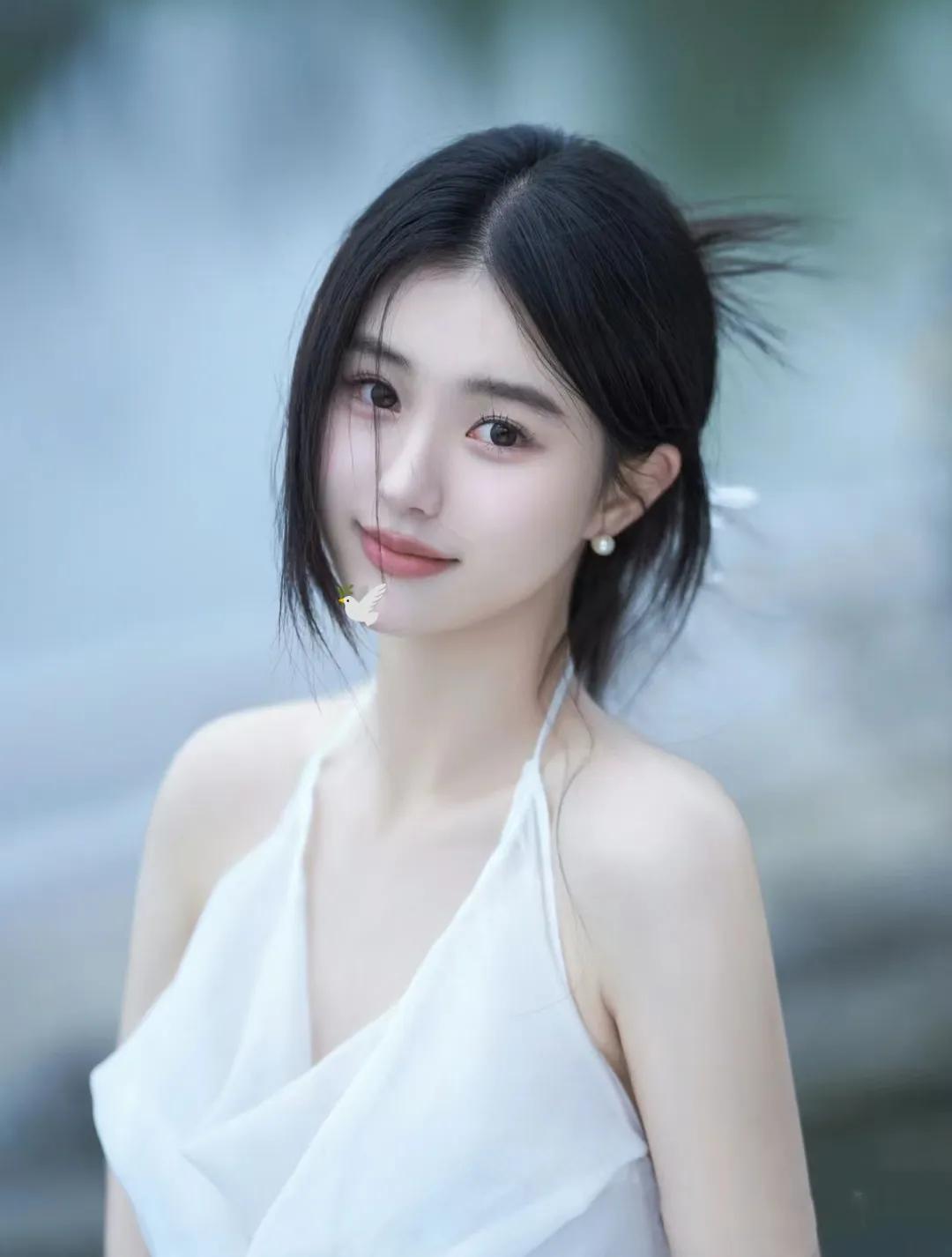 ——一小朵少女的心思
        ——文/一小只🕊️鸽子

夏天是什么呢