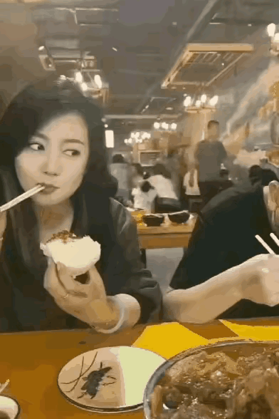 丈夫带妻子请朋友吃饭，结果妻了移情别恋了，这样的妻子不可娶，这样的朋友更不可交！