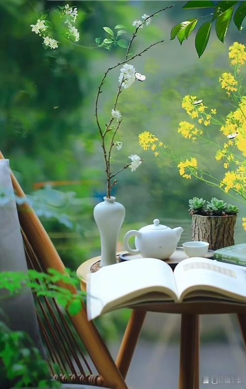 ，求下联（平台提供）

我的创意下联可以是：
1、书养情怀花养性[碰拳]茶润心田