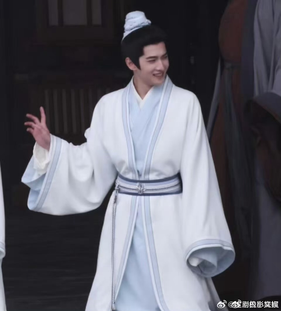杨洋不让江山白衣路透杨洋不让江山白衣造型杨洋不让江山白衣路透，不错不错，蛙趣蛙趣