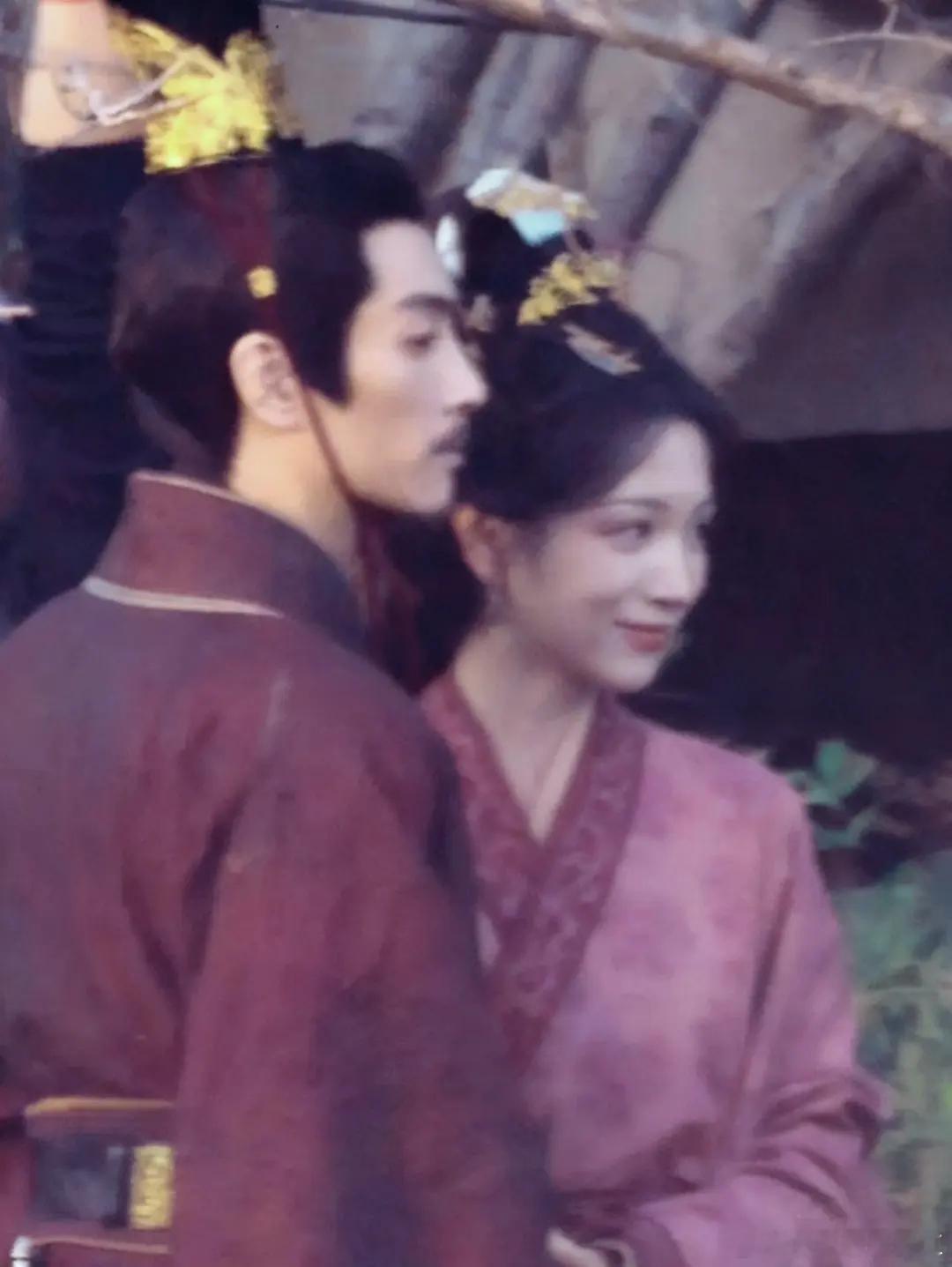 陈晓和代露娃新剧《秦谜》路透，意外很有cp感诶，他俩差多少岁？ 