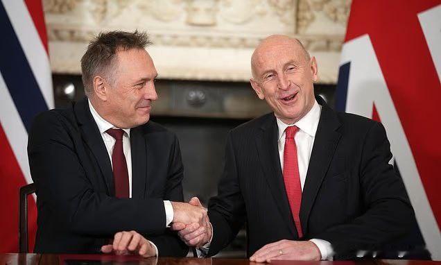 🚢🇬🇧🇳🇴 英国和挪威将在北大西洋建立联合海军巡逻队。

12月4日，