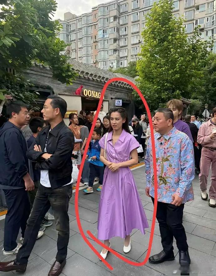 别再被黄圣依的表象迷惑，那只是冰山一角。深入探寻，方知这才是真正的黄圣依，有着不