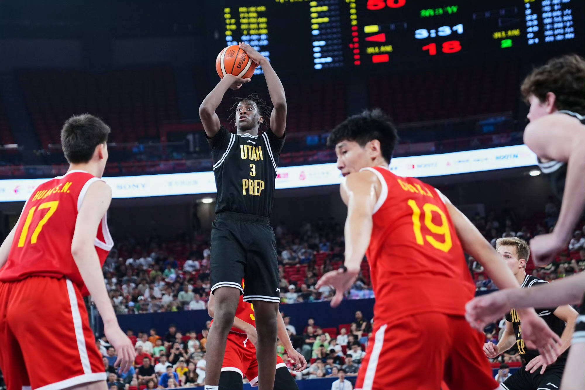 迪班萨当选NBA状元AJ·迪班萨顶着全美最强高中生和2026届准状元的名头前来上