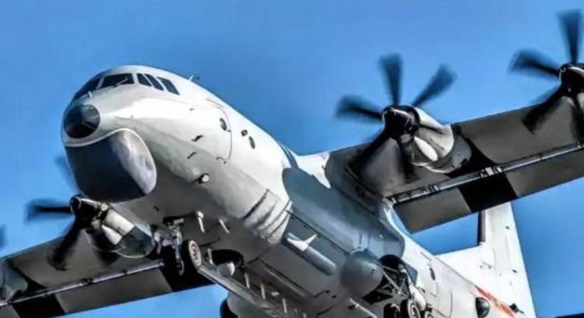 快讯！快讯！
根据中国国防部的消息，12 月 3 日下午，东部战区一架运 - 8