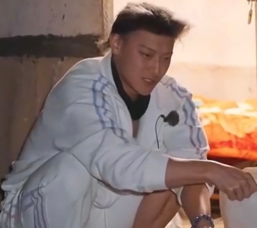 黄子韬像刚嗦完的芒果核黄子韬你的偶像包袱呢，一会像多比，一会像芒果核，还我爱豆韬