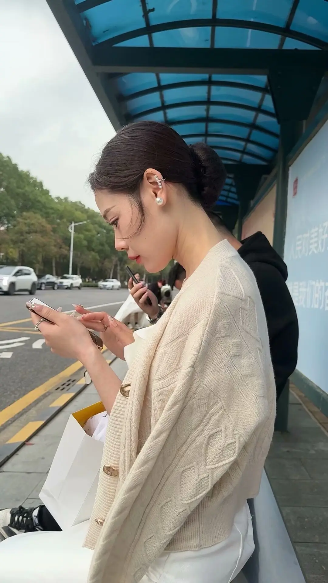 什么时候才能用上男人买的化妆品，什么时候才能花上男人给的钱，衣食住行所...