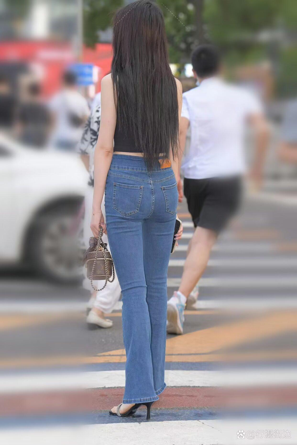 成熟的女人，美在神韵，贵在气质，赢在自信，这种美，不是天生俱来的，而是后天修炼出