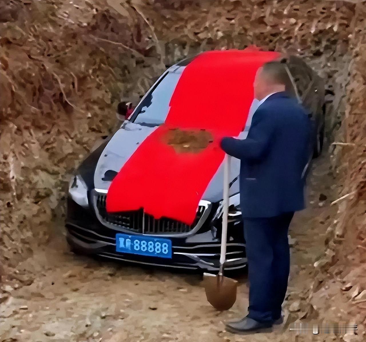 150万说埋就埋，帮个忙就能领500红包！
4月9日，辽宁辽阳的一场葬礼，把全网