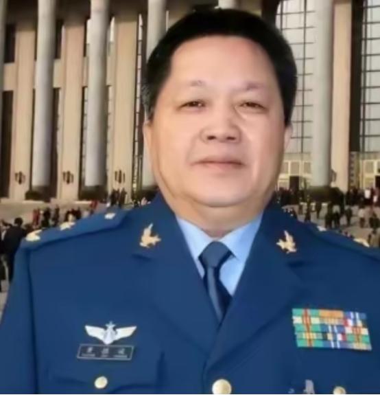 1981年，台湾飞行员黄植诚，驾驶最先进的飞机向大陆投诚，却被后座飞行员察觉，黄