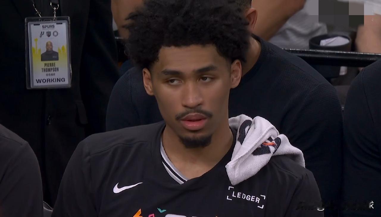 马刺新秀哈珀真是天生的大场面球员！在今天马刺主场以126：97大胜森林狼的西部半