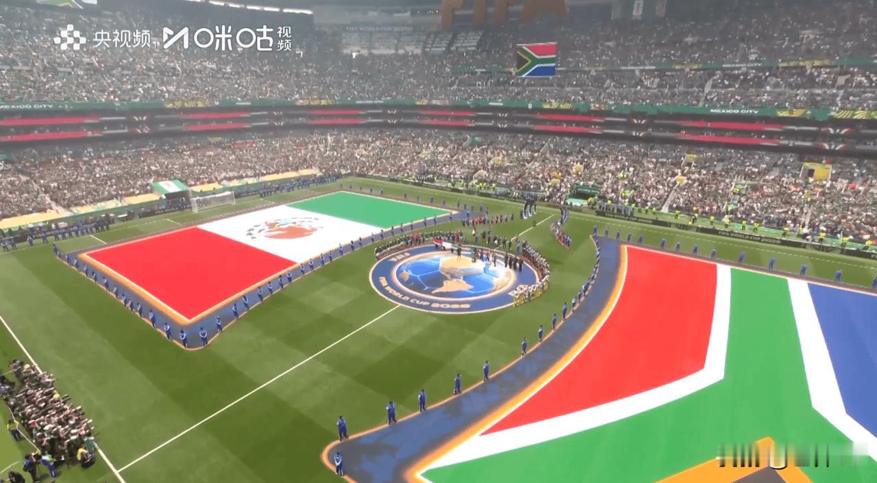 离谱！世界杯揭幕战狂出3张红牌，9人对10人收尾，创下历史新纪录
 
2026美