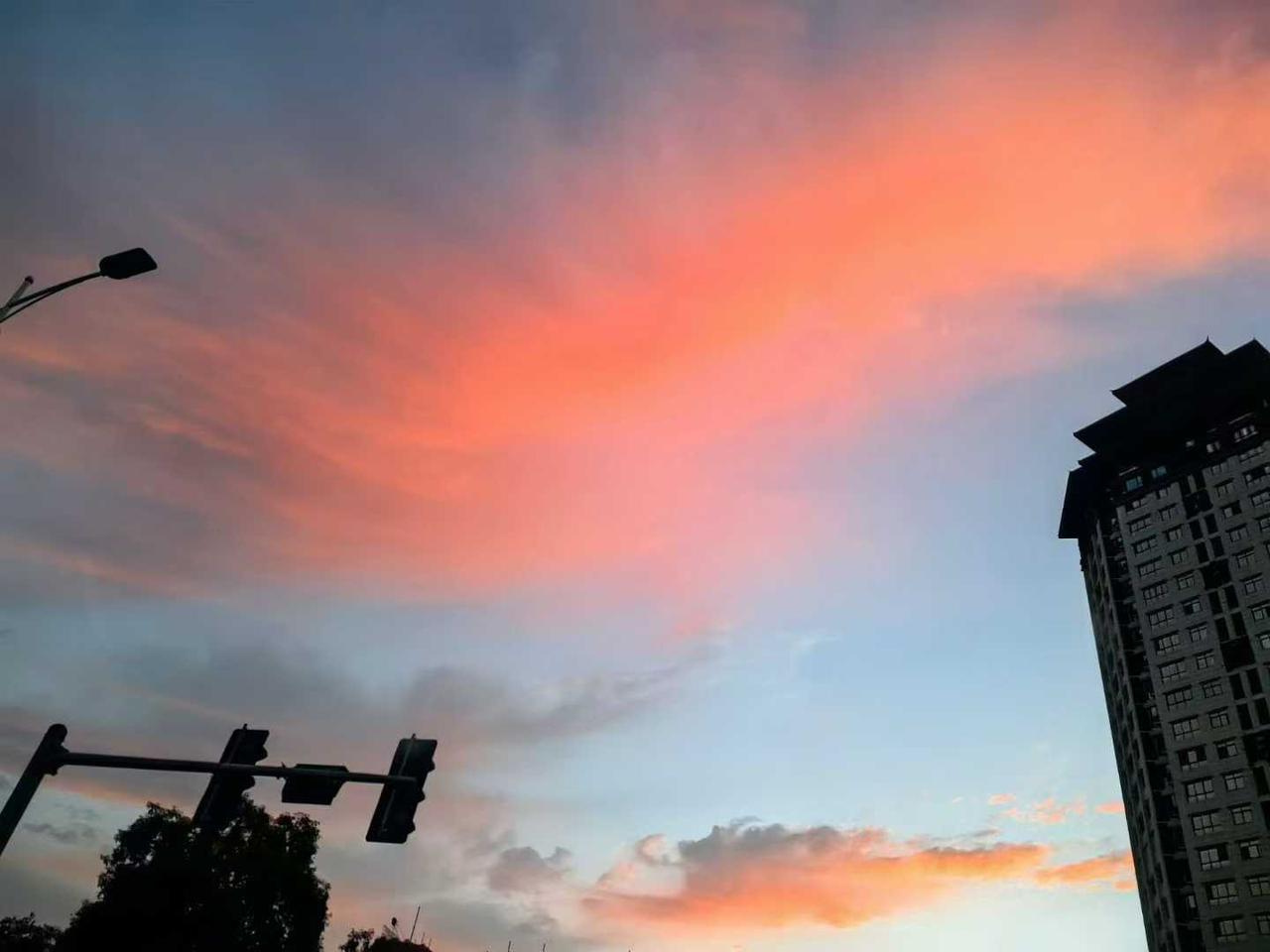 今天太阳真美！能让人心情愉悦！