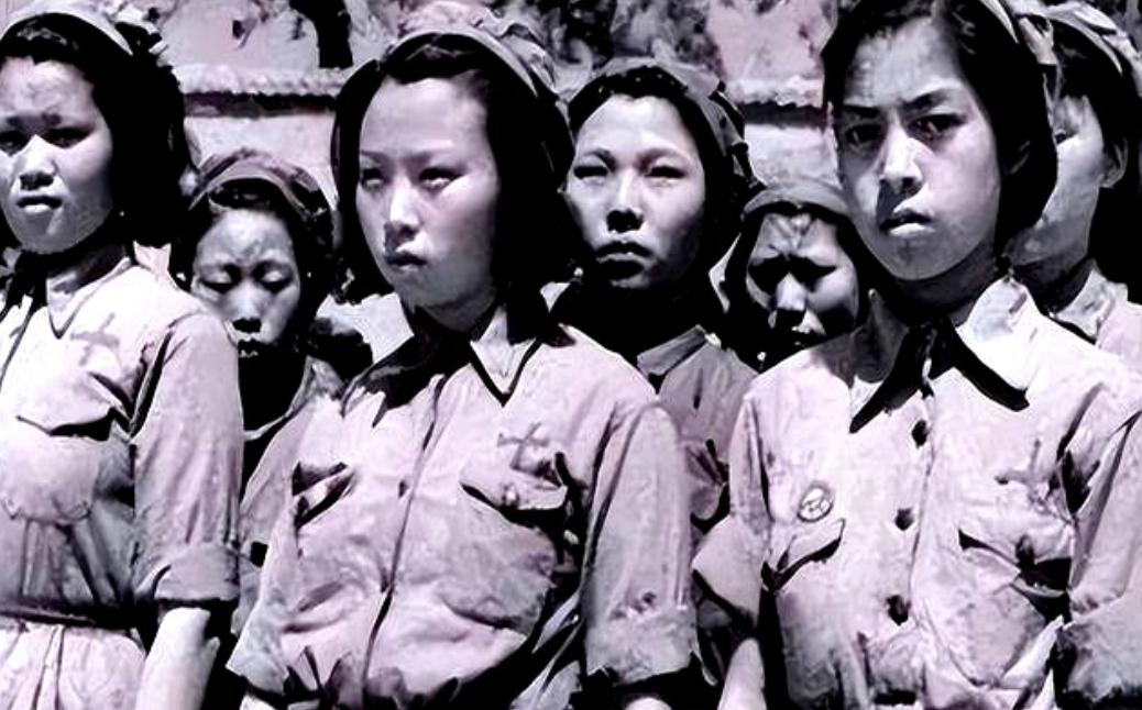 1942年，7名军统姑娘被日本鬼子围住。日本鬼子见是女兵，兽性大发，便丢下枪，一