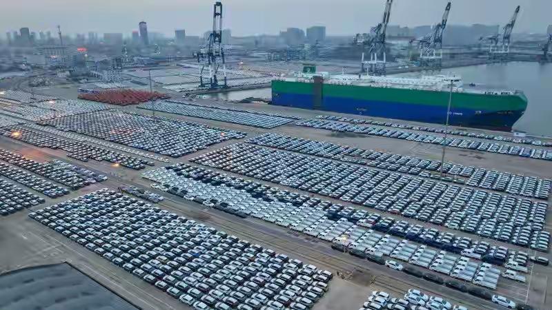 都在说油车要进博物馆，可三四线城市充电还靠抢、北方冬天续航打对折，新能源车发展的