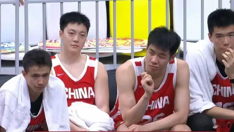 中国男篮77-84新西兰，看看中国男篮球员表现如何？
1.庞峥麟，表现中规中矩，