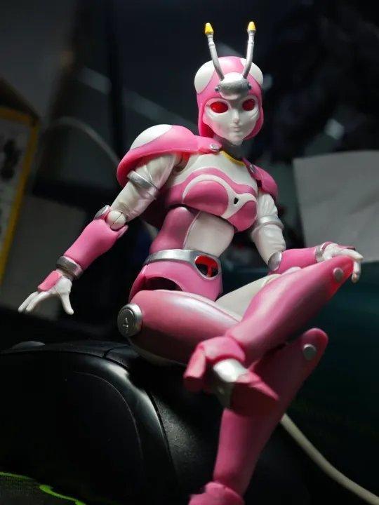「童年女神坐着 我拍照 可动人偶才有灵魂 小时候看的特摄剧《机甲小宝》的女性机器