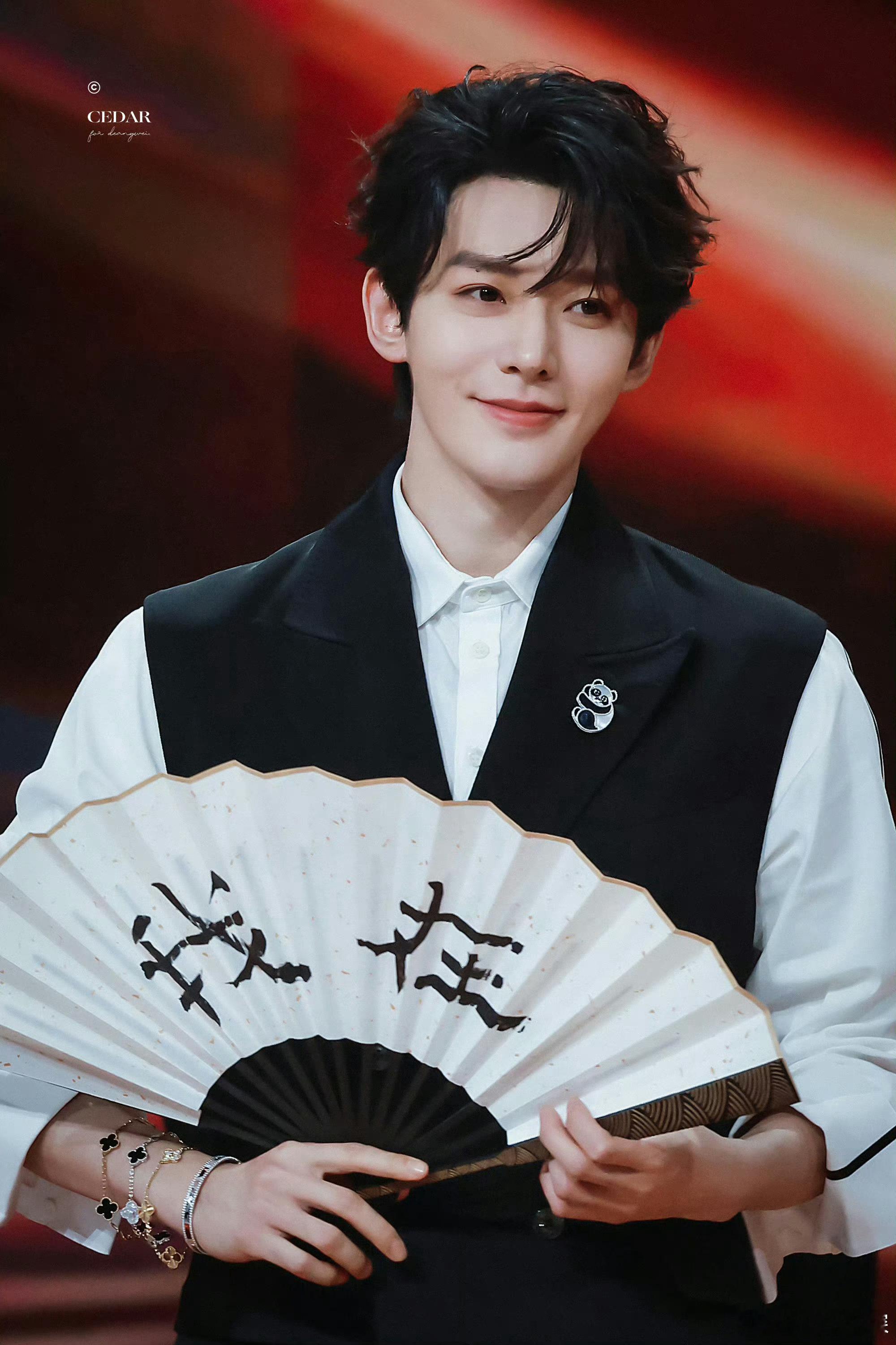 #邓为# 邓为星途坦荡，没必要尬黑，粉丝也都专注自家，来回顾美图养养眼睛吧[送花