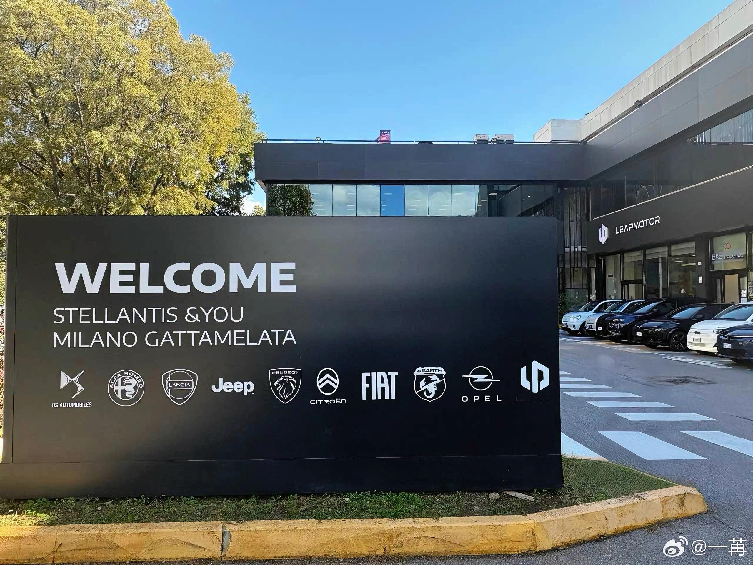 在欧洲的消费者去斯特兰蒂斯集团旗下的经销商买车时，尤其是在那些拥有多品牌授权的大