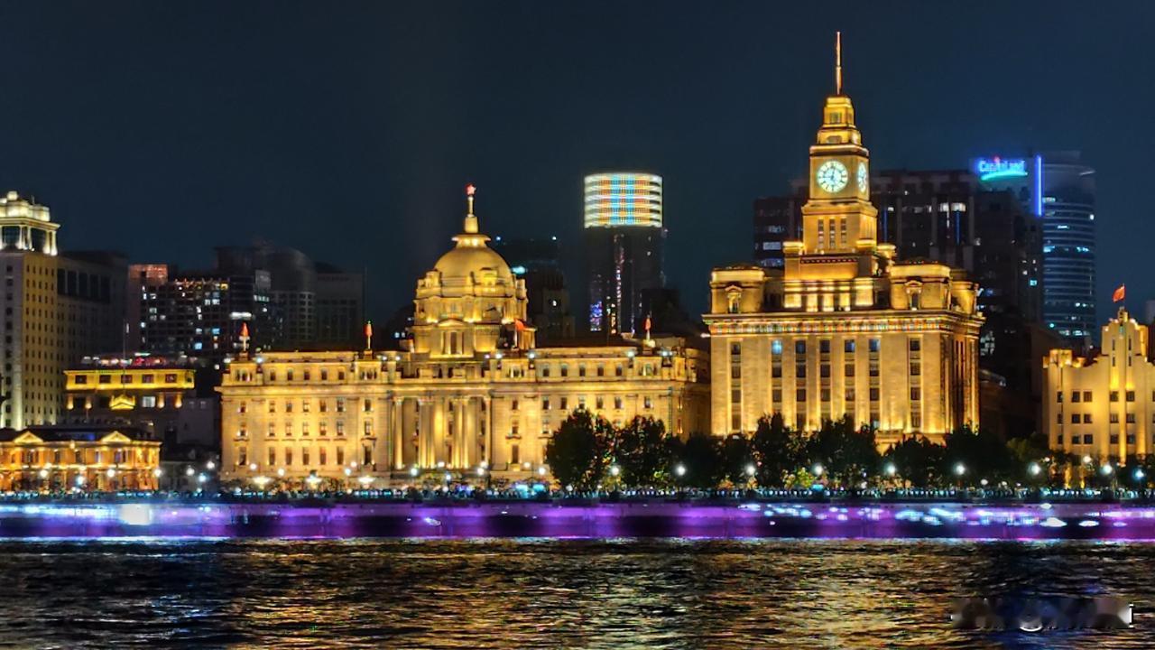 上海夜景拍照打卡夜晚外滩景如画