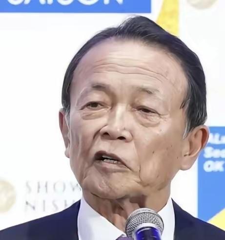 不装了？日本对华不断挑衅，渲染所谓“中国威胁”，其目的就是想扩军

麻生太郎这次