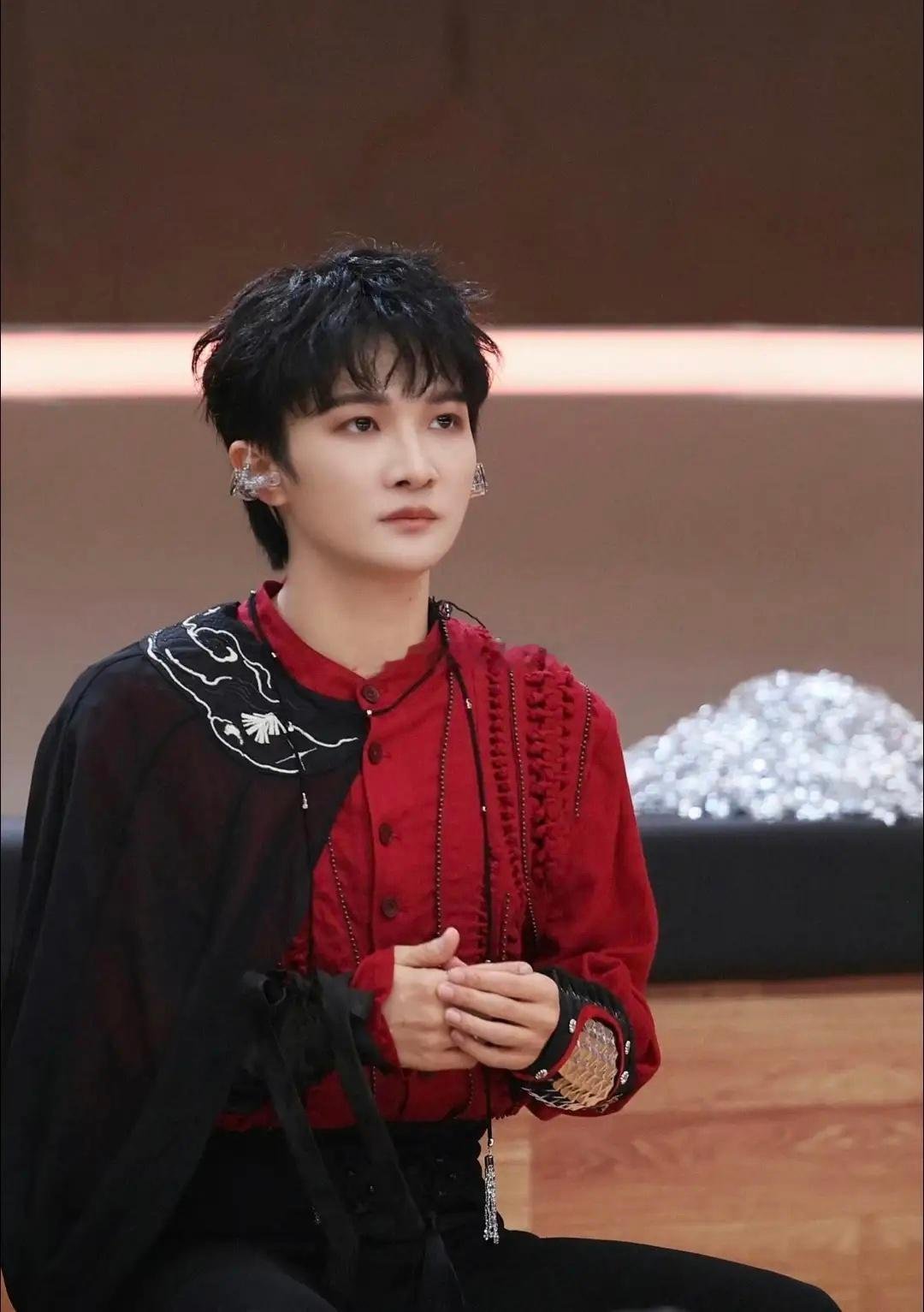 香港大埔宏福苑火灾后，捐款名单出来了，最让人意外的不是韩红捐了1000万，而是内