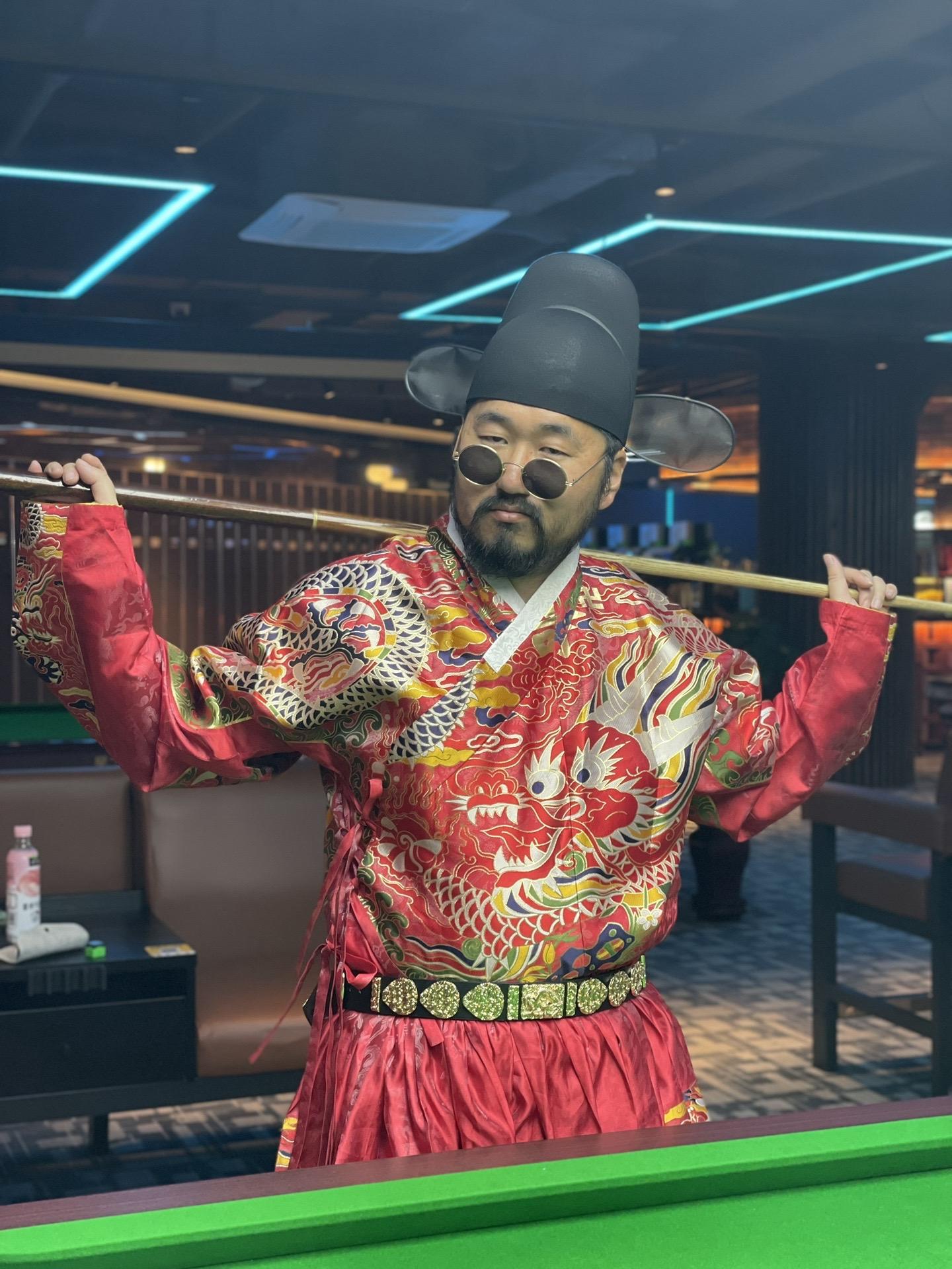 大明台球厅招募学员。这里有来自佛郎机的最新设备，大明总兵手把手教你打球。从理论到实践，从新手到高手，教学内容融贯中西，只有你想不到，没有我们做不到的。
总兵的球技请看前面视频，相信你会忍不住报名的。