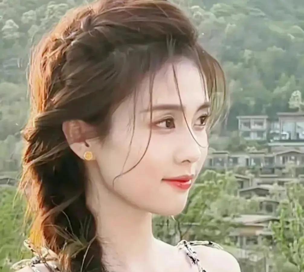 为什么都说人家白鹿
有实力的演技派，
温柔不失美貌，
直爽中带着飒，
可爱中带着