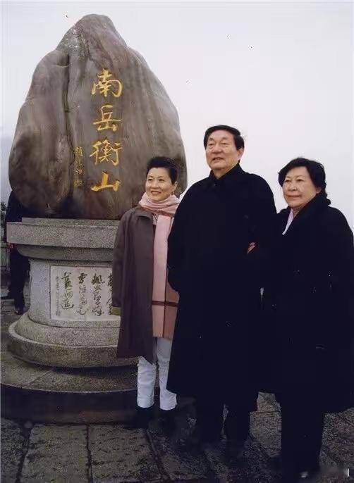 一生总要去一次衡阳2003年11月21日，湖南衡阳南岳衡山，朱同志偕夫人劳安到此