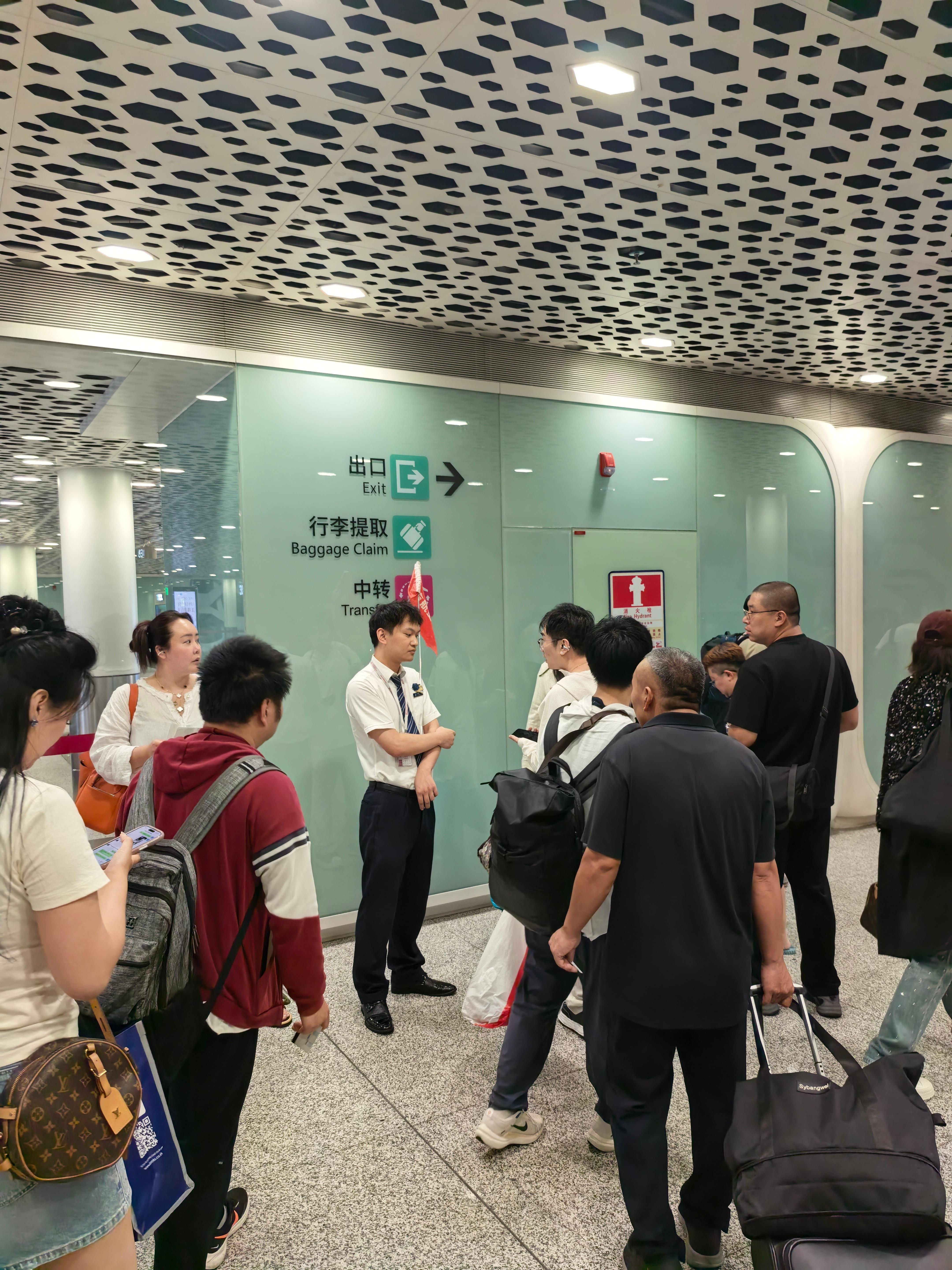 本来是 7 点广州飞大连结果广州飞机取消了.......然后改签深圳，两小时开到